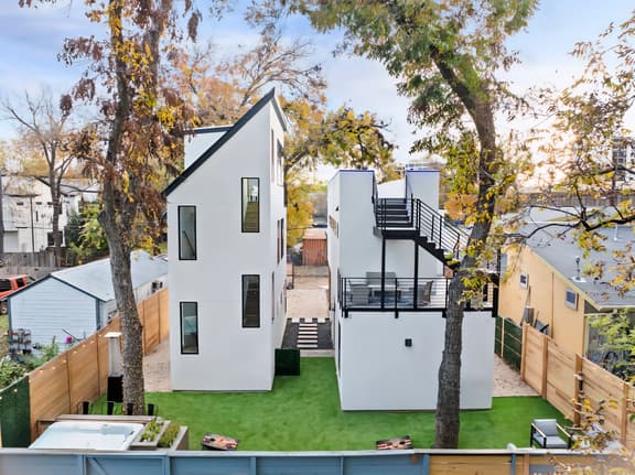 Twin Homes Oasis